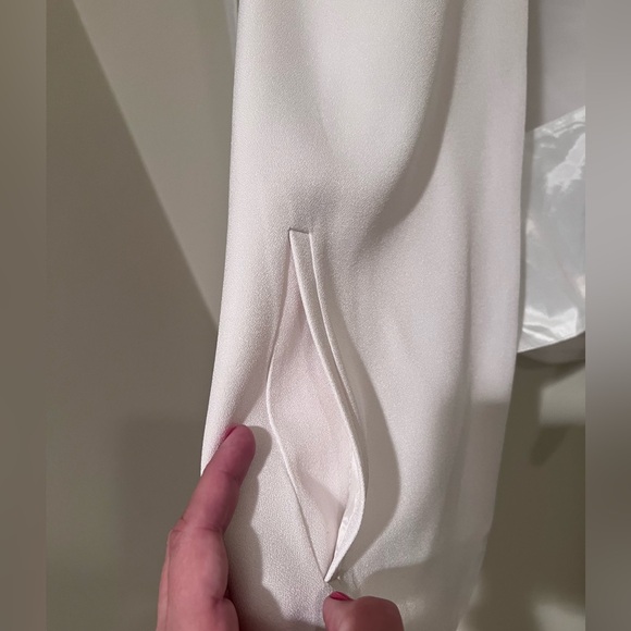 White Cape - Picture 7 of 7